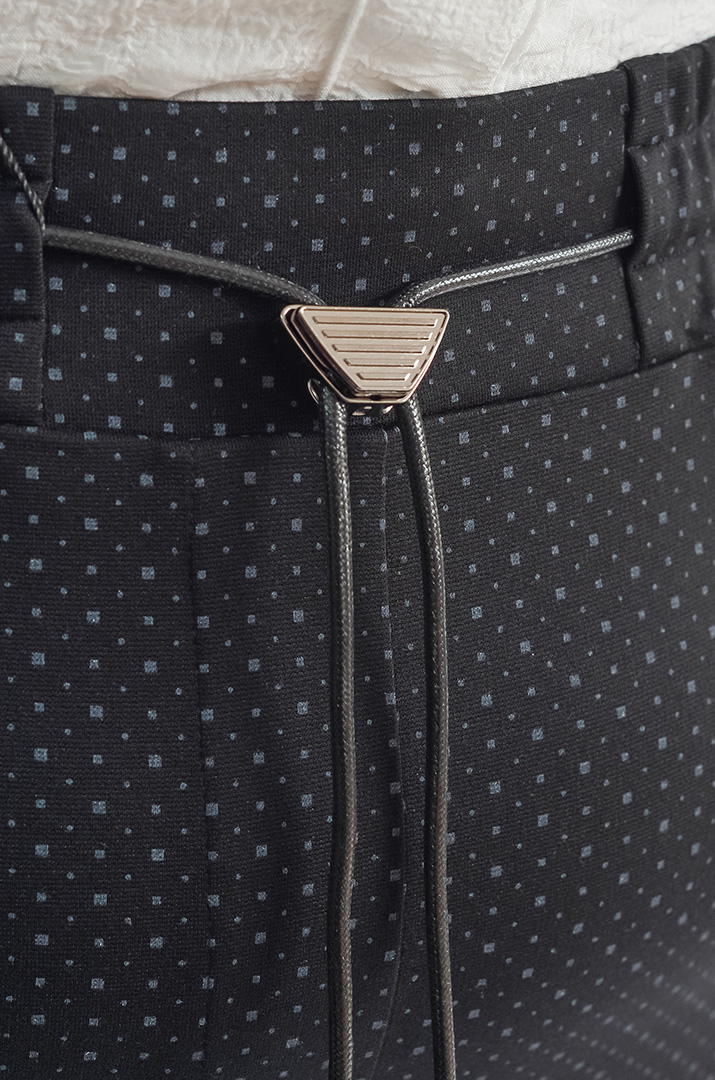 Широкі брюки з декоративним фіксатором на поясі великих розмірів