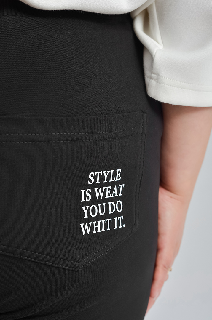 Завужені чорні брюки з білими акцентами великих розмірів