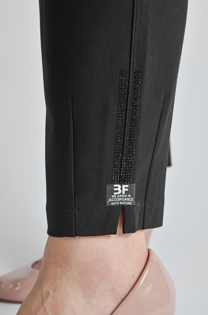 Елегантні чорні брюки 7/8 з дрібними камінцями великих розмірів