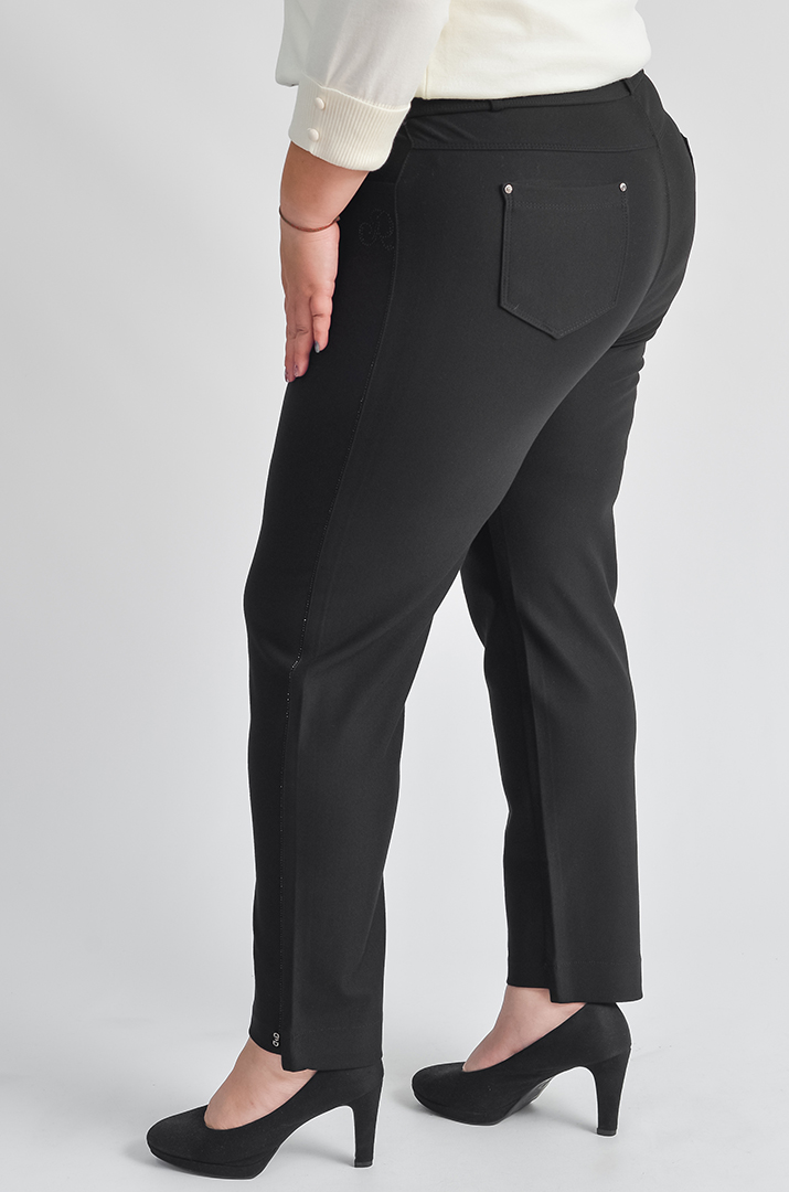 Черные брюки 7/8 с декоративными стразами больших размеров