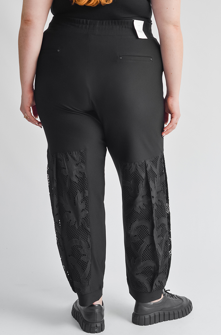 Брюки банани з декоративними вставками з прошви великих розмірів