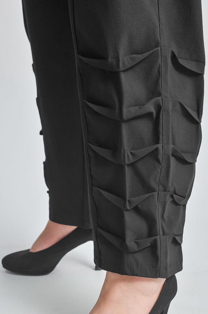 Чорні брюки 7/8 з текстильними складками великих розмірів