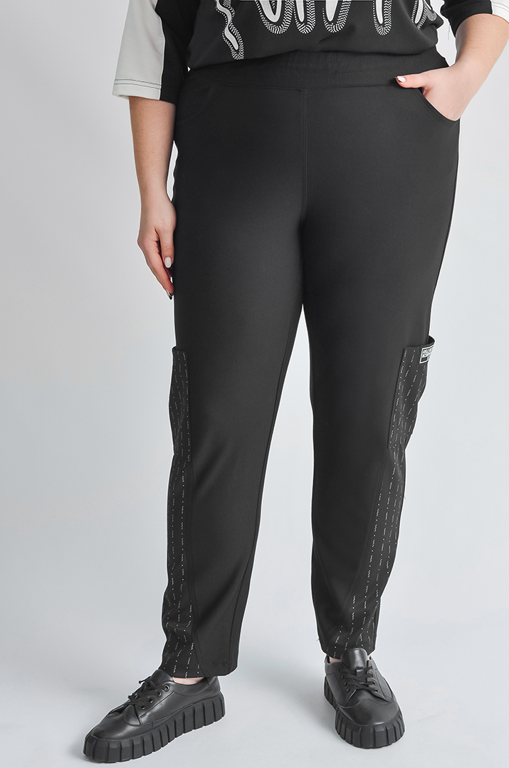 Чорні завужені брюки з боковою декоративною кишенею великих розмірів