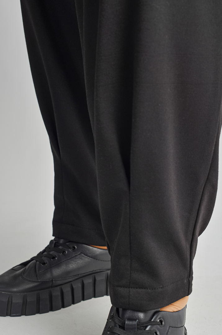 Чорні брюки банани з боковими кишенями великих розмірів