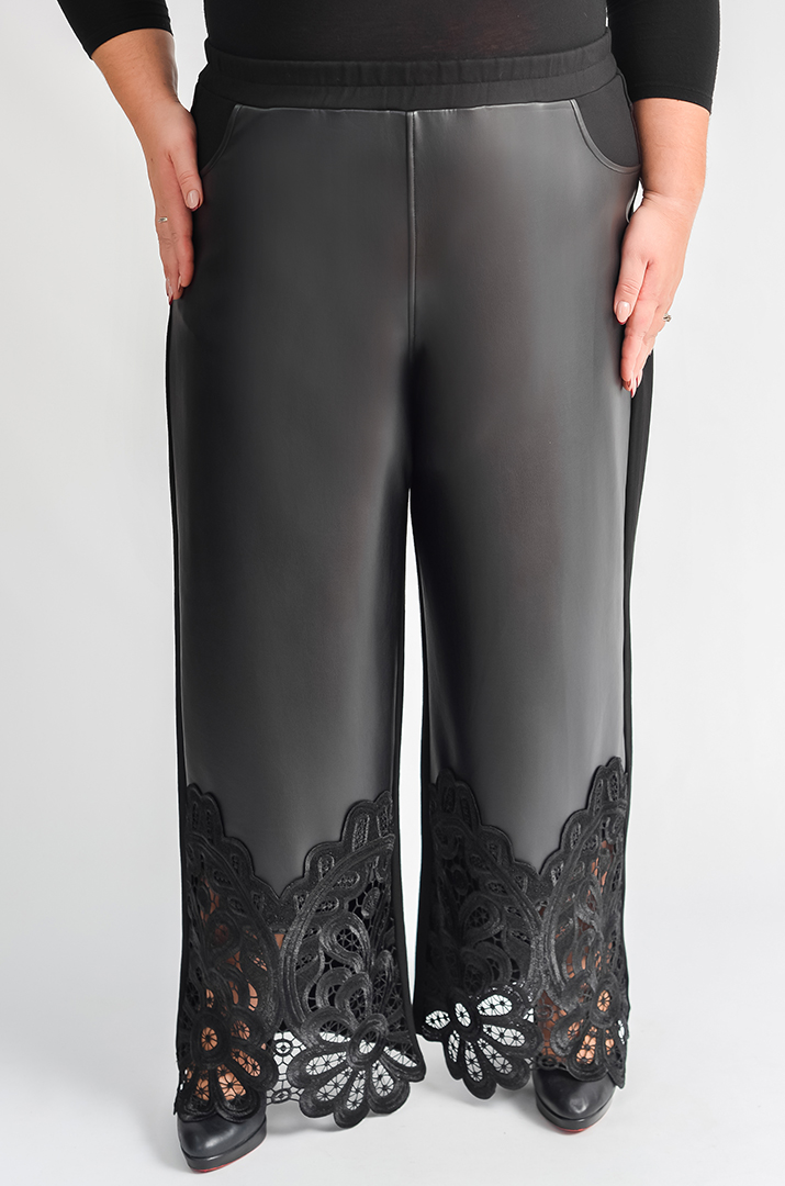 Широкі чорні брюки з комбінованих тканин та мереживом по низу великих розмірів