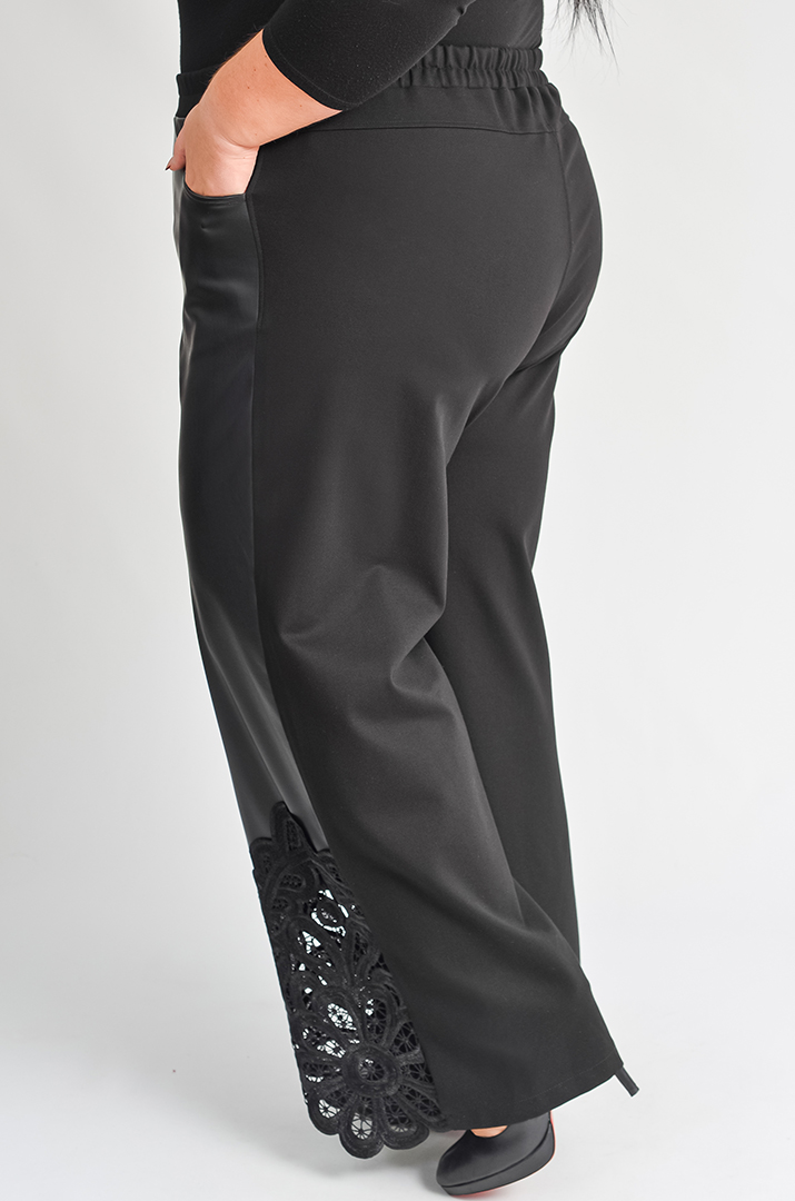 Широкі чорні брюки з комбінованих тканин та мереживом по низу великих розмірів