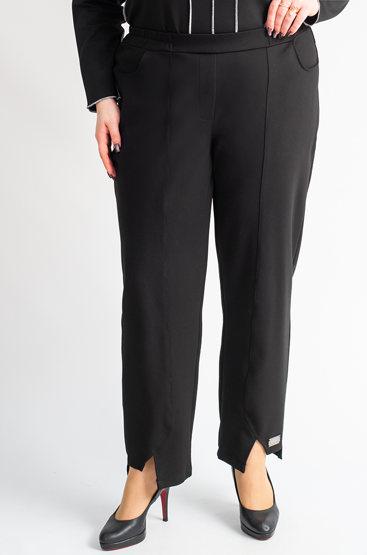 Брюки завужені в чорному кольорі з декоративними розрізами великих розмірів