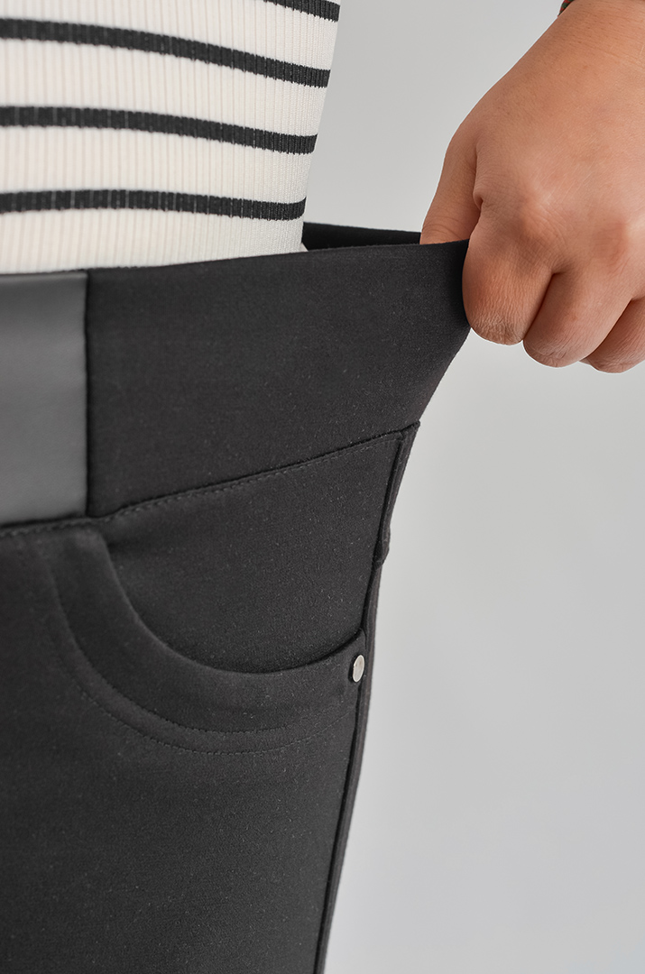 Черные брюки 7/8 со вставками из экокожи больших размеров