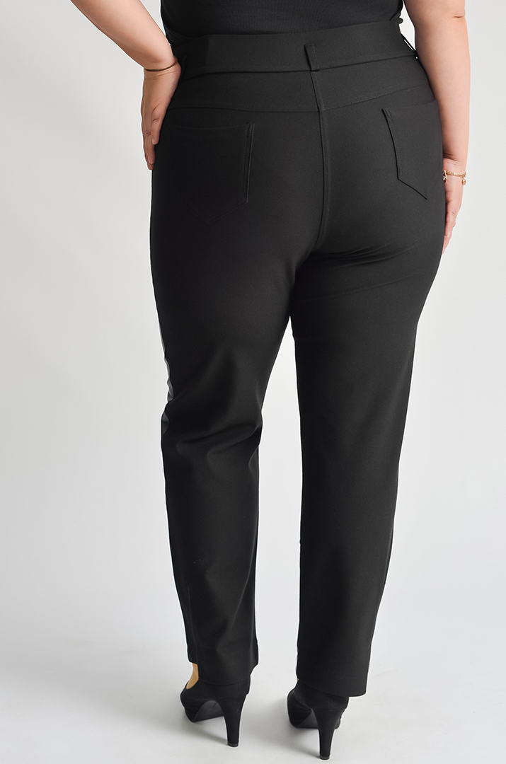 Брюки 7/8 в чорному кольорі з поєднанням текстур великих розмірів