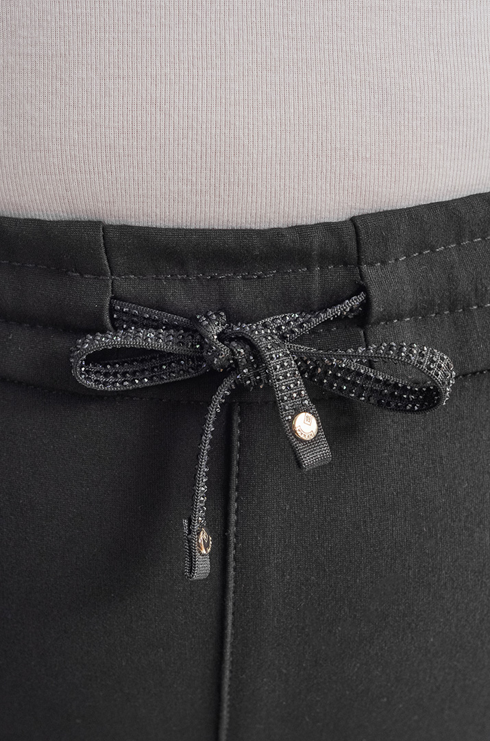 Брюки 7/8 з блискучим шнурком та з кишенями великих розмірів