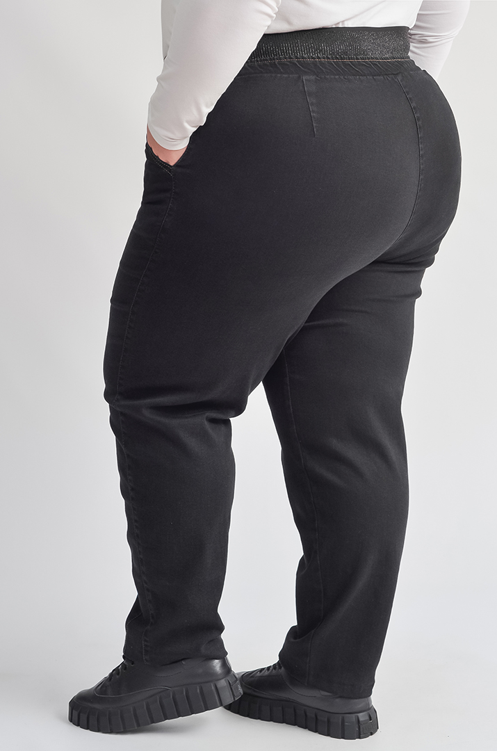 Джинсы бананы с эластичным поясом больших размеров