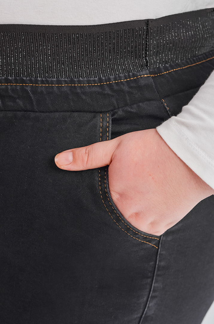 Джинсы бананы с эластичным поясом больших размеров