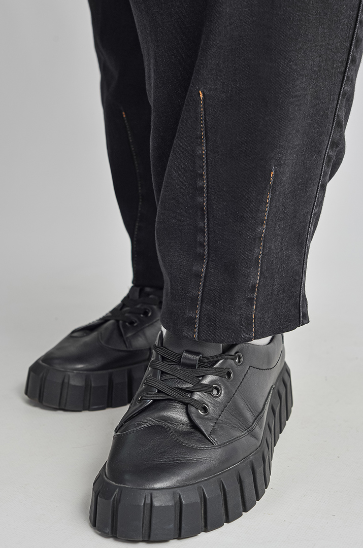 Джинсы бананы с эластичным поясом больших размеров