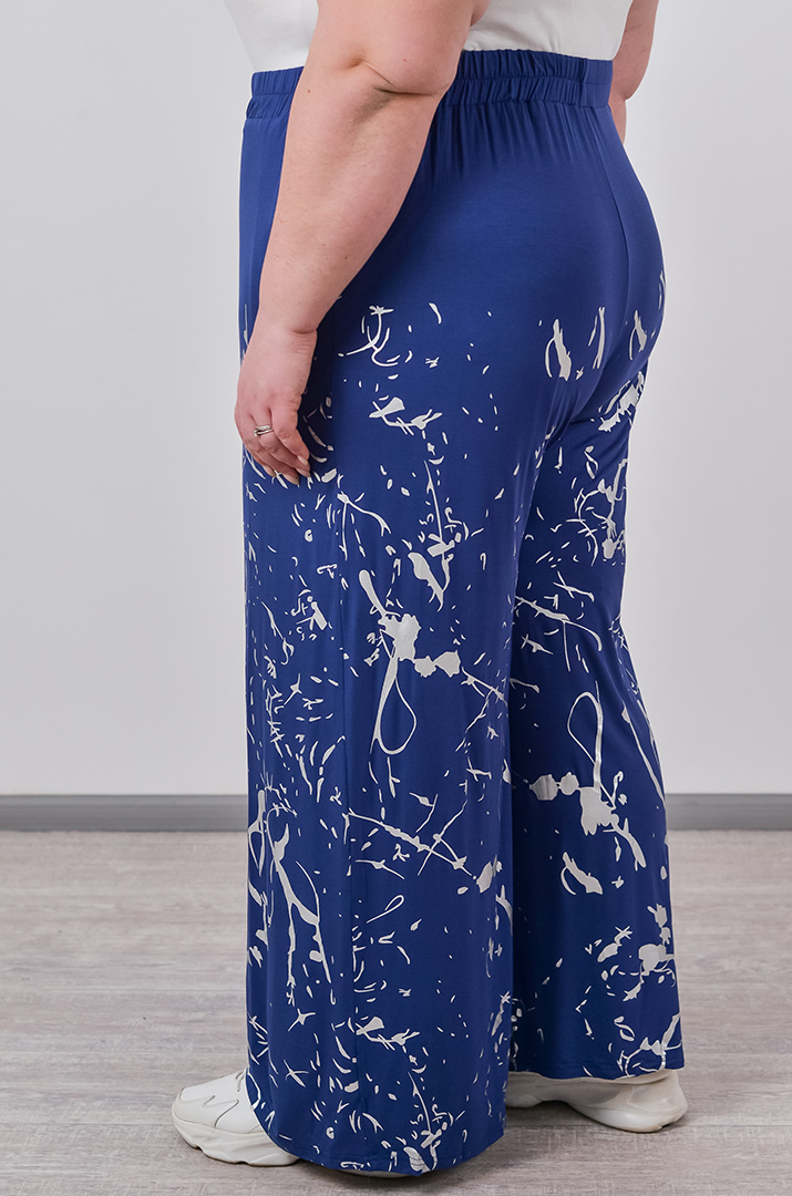 Брюки палаццо зі сріблястим абстрактним принтом великих розмірів