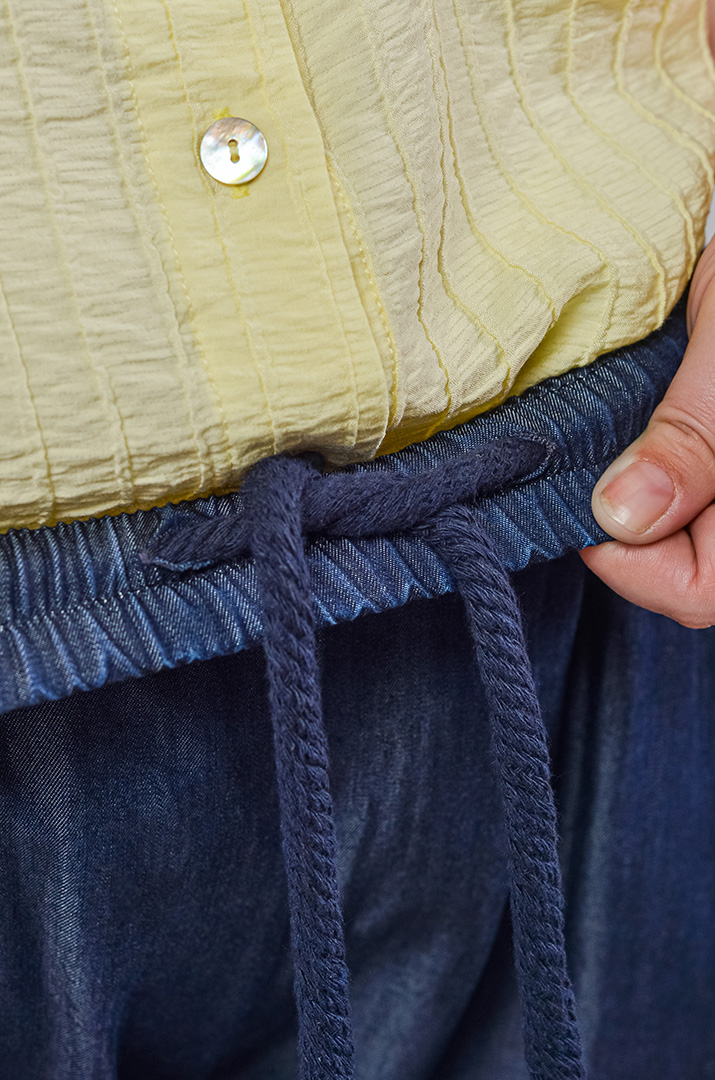 Брюки-спідниця в кольорі денім з розрізами на кнопках великих розмірів