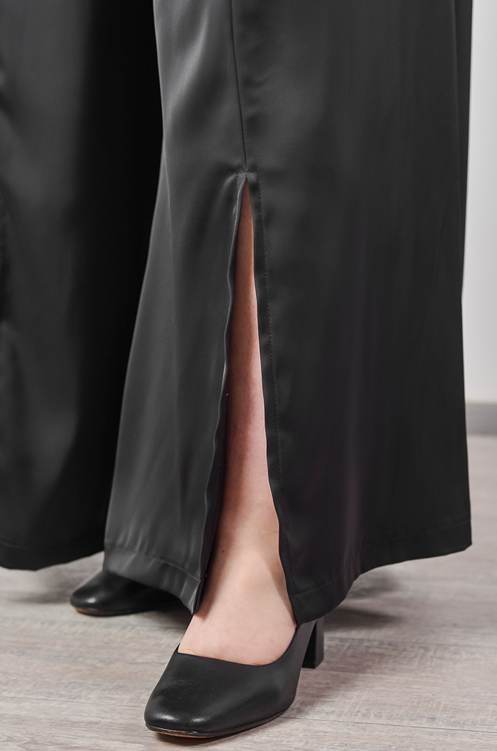 Атласні брюки палаццо з декоративними розрізами великих розмірів