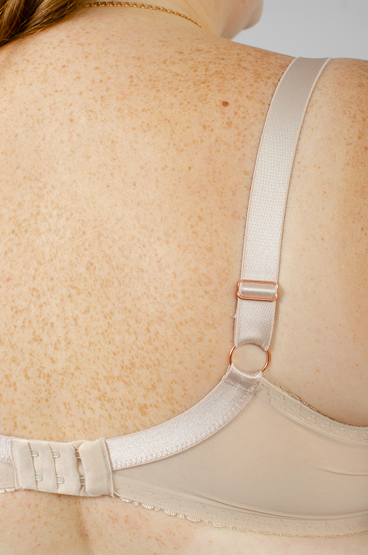 Изысканный бюстгальтер с кружевом больших размеров