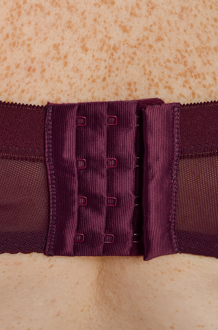 Бюстгальтер однотонный в лаконичном дизайне больших размеров