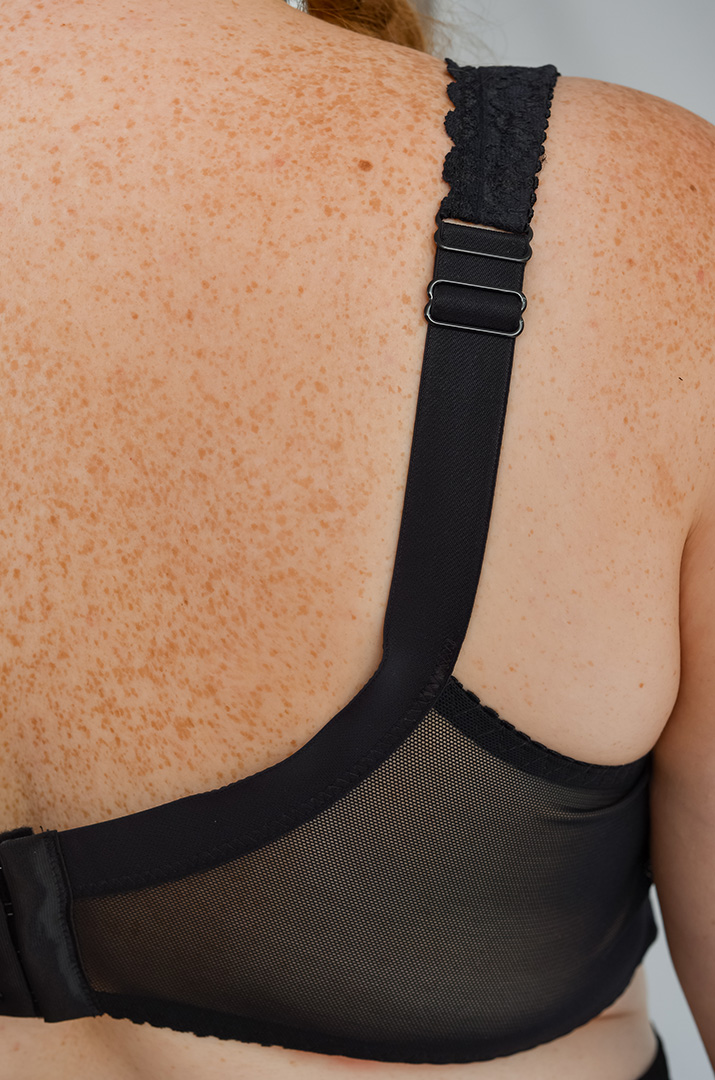 Бюстгальтер однотонный в лаконичном дизайне больших размеров