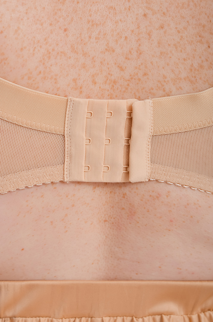 Бюстгальтер однотонный в лаконичном дизайне больших размеров