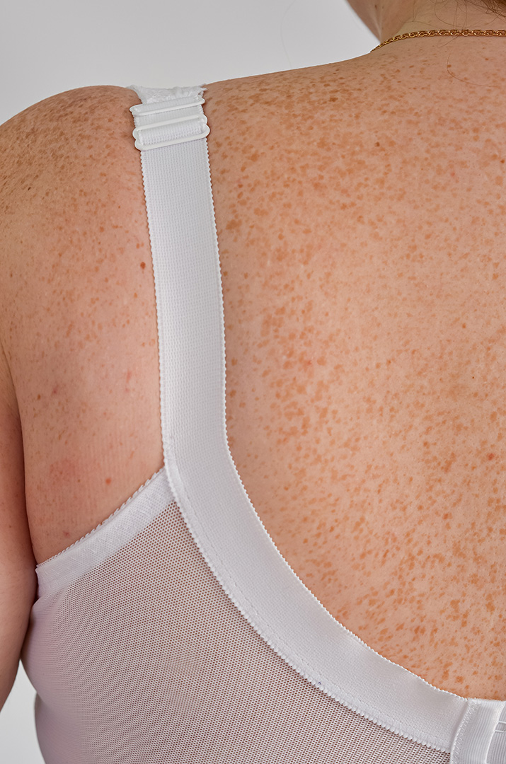 Бюстгальтер однотонный в лаконичном дизайне больших размеров