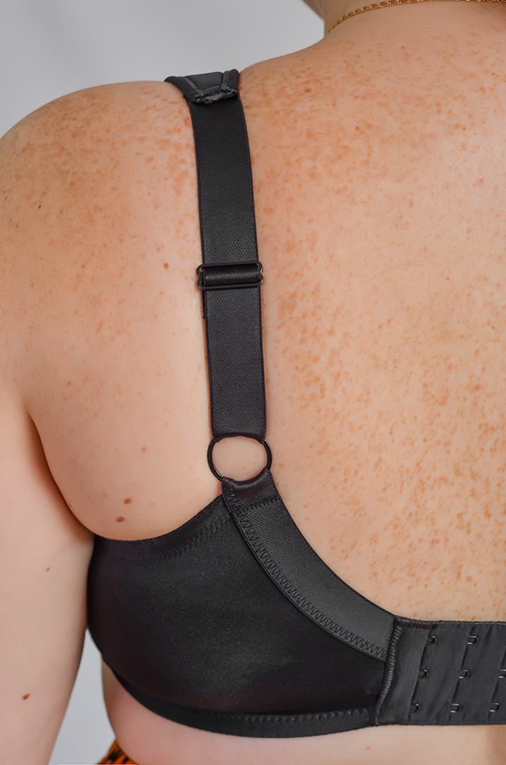 Бюстгальтер на широких брительках великих розмірів