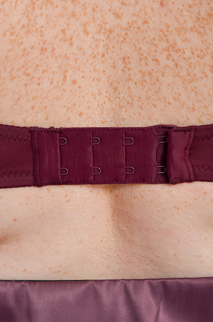 Бюстгальтер на широких брительках великих розмірів