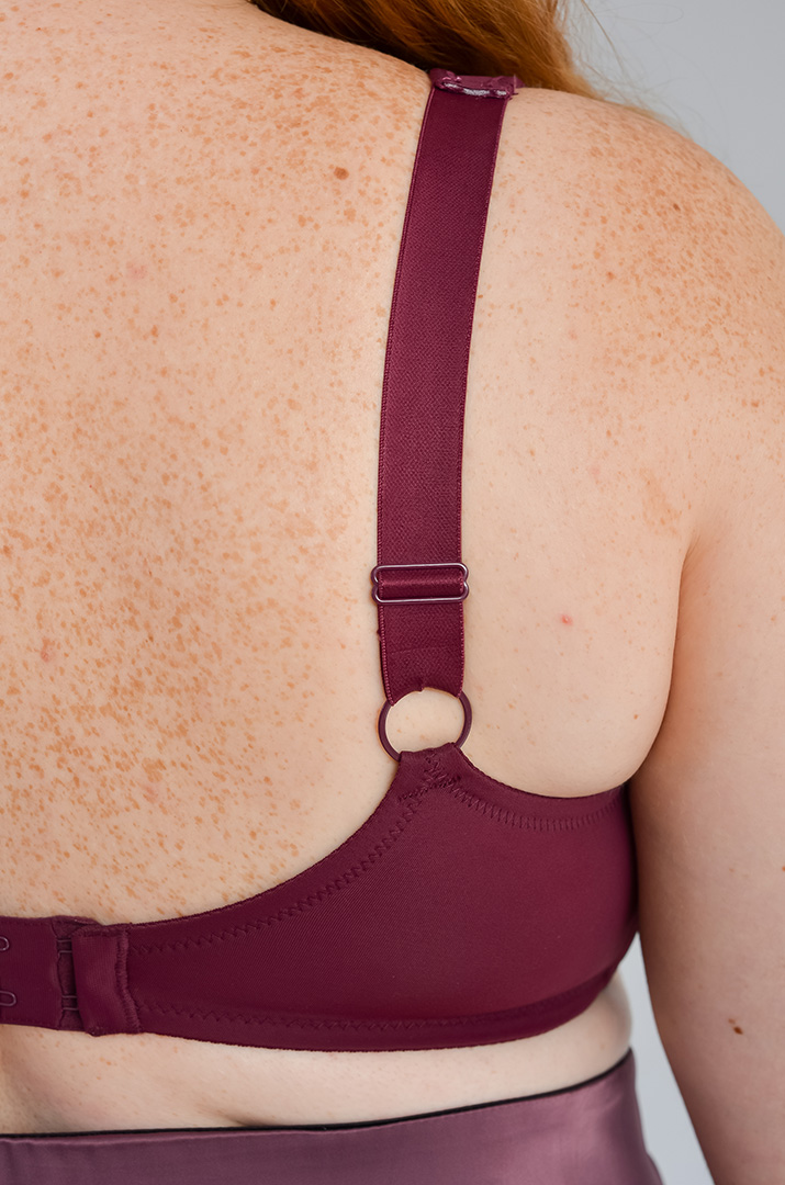 Бюстгальтер на широких брительках великих розмірів