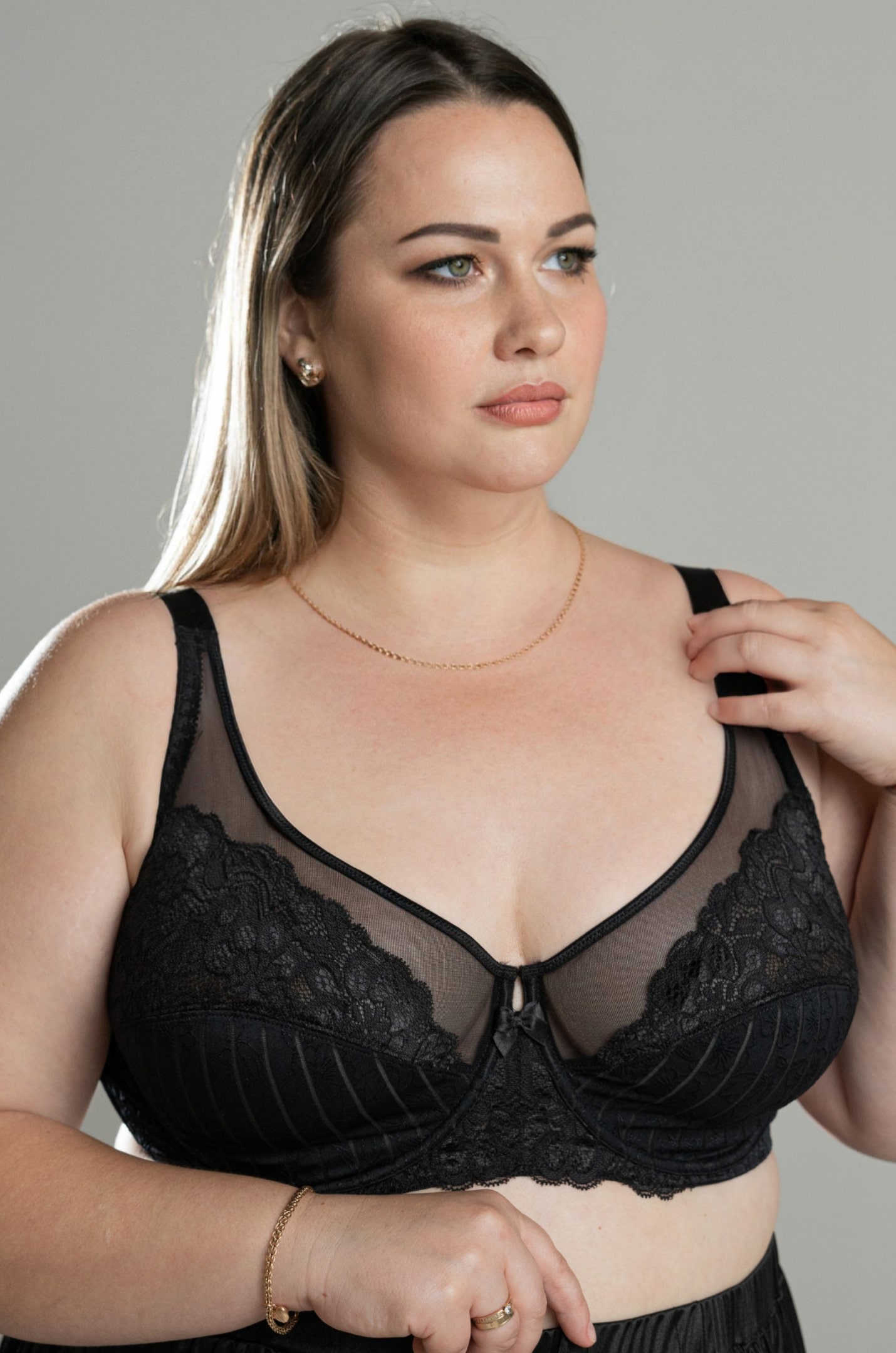 Бюстгальтер в смужку з мереживом і сіткою великих розмірів