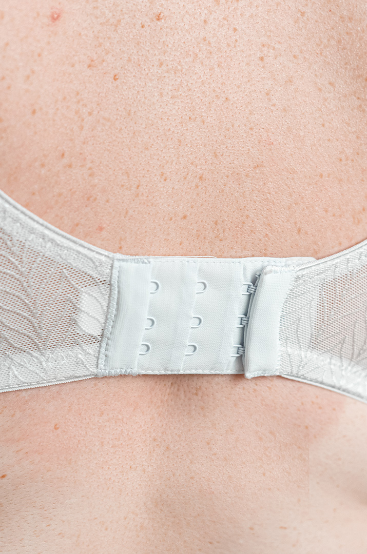 Бюстгальтер з поролоновими чашками великих розмірів