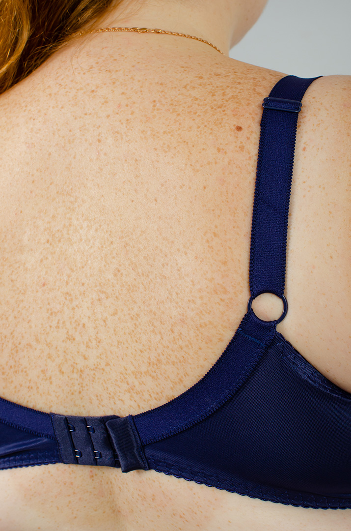 Бюстгальтер прикрашений мереживом великих розмірів