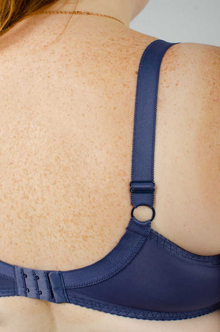 Бюстгальтер прикрашений мереживом великих розмірів