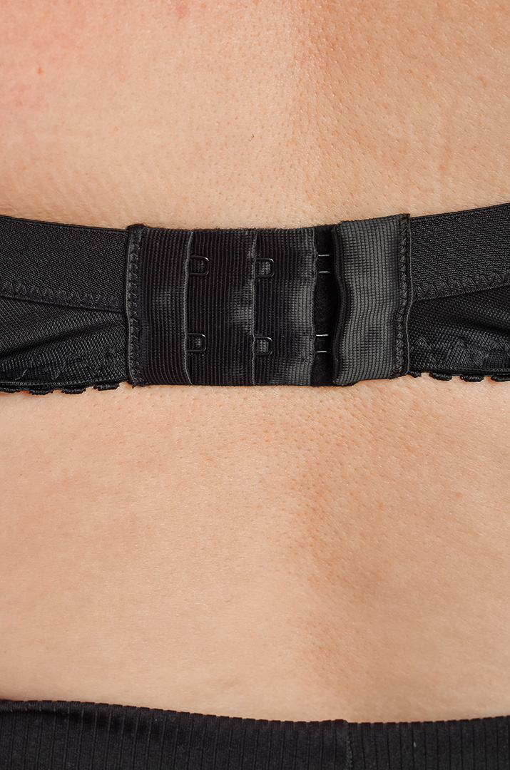 Бюстгальтер прикрашений мереживом великих розмірів