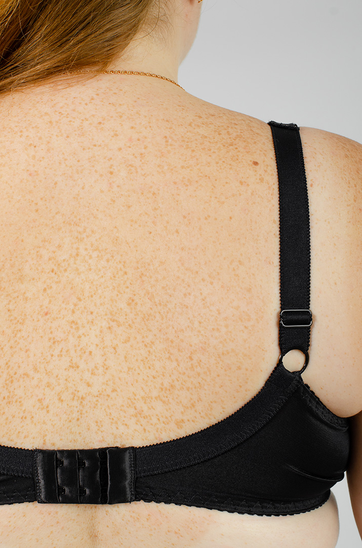 М'який бюстгальтер з широкими бретелями великих розмірів