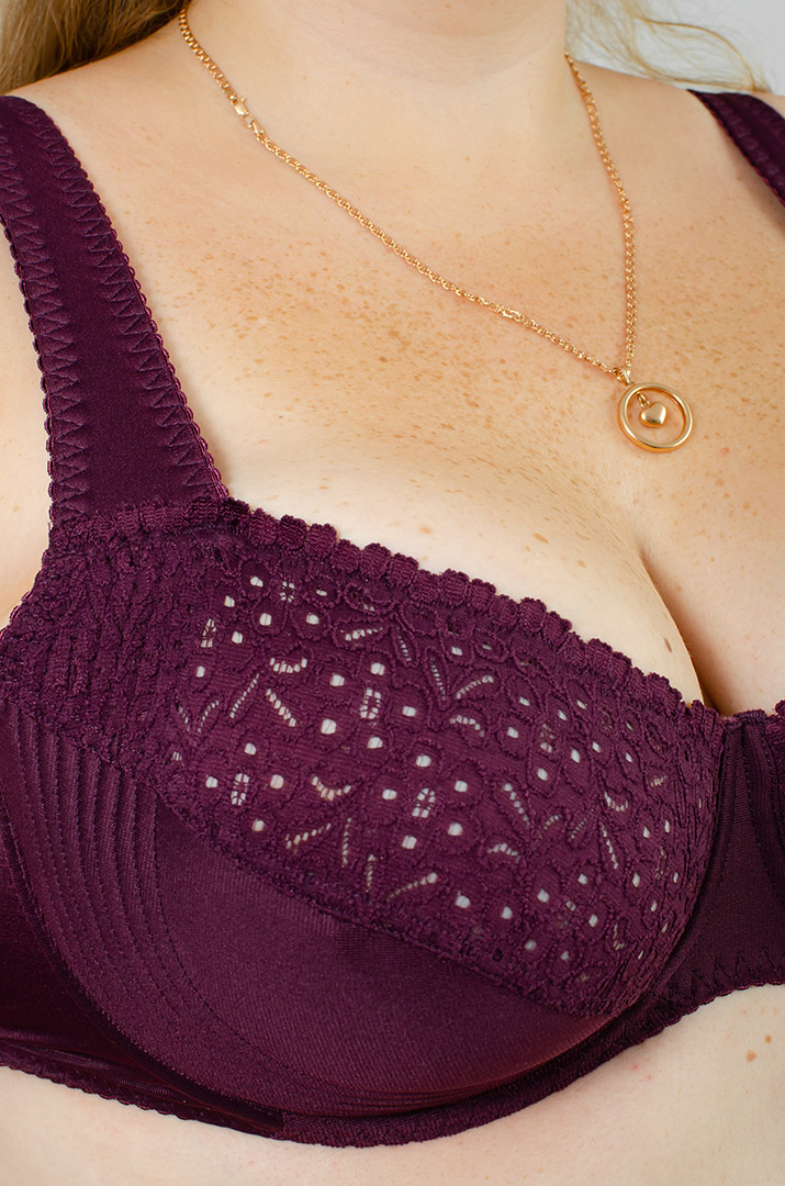 М'який бюстгальтер з широкими бретелями великих розмірів