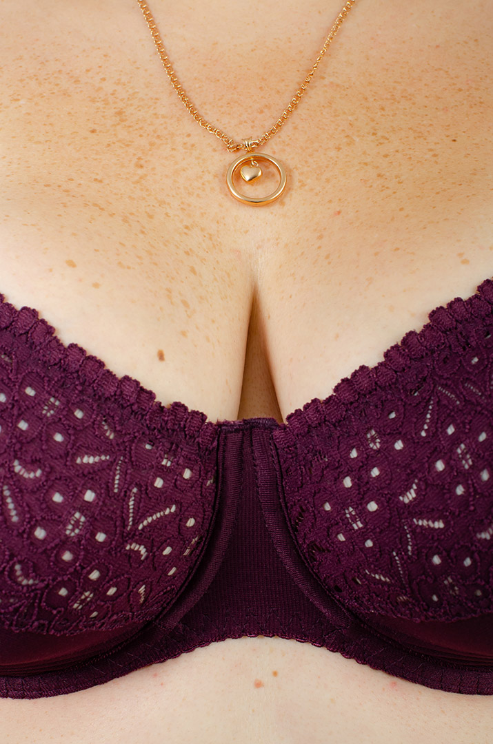 М'який бюстгальтер з широкими бретелями великих розмірів