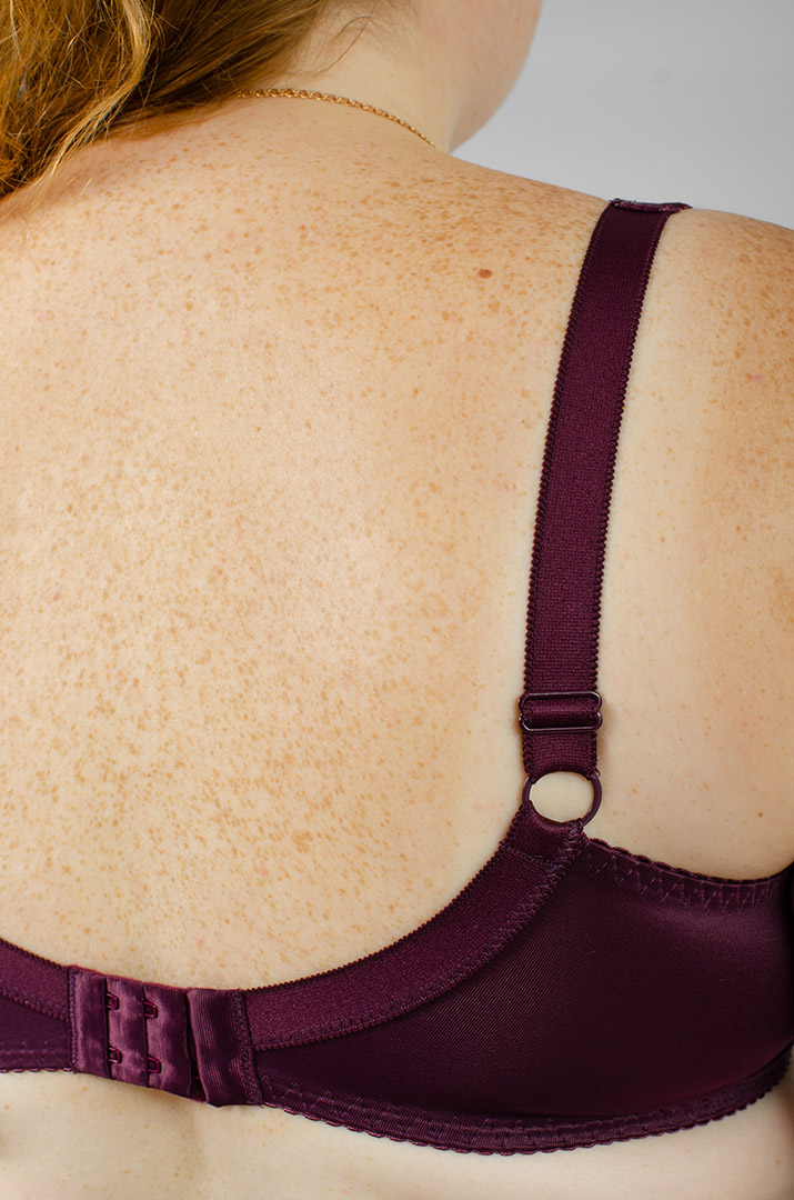 М'який бюстгальтер з широкими бретелями великих розмірів