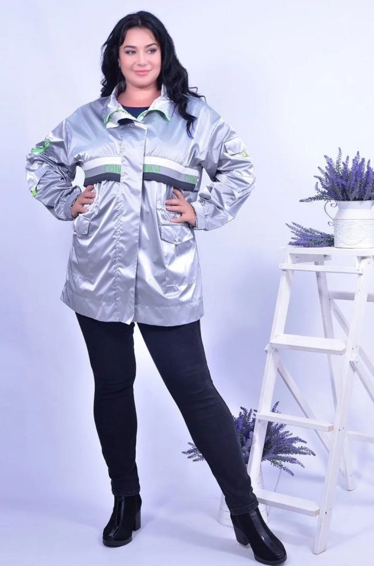 Стильна вітрівка з водовідштовхуючого матеріалу батал