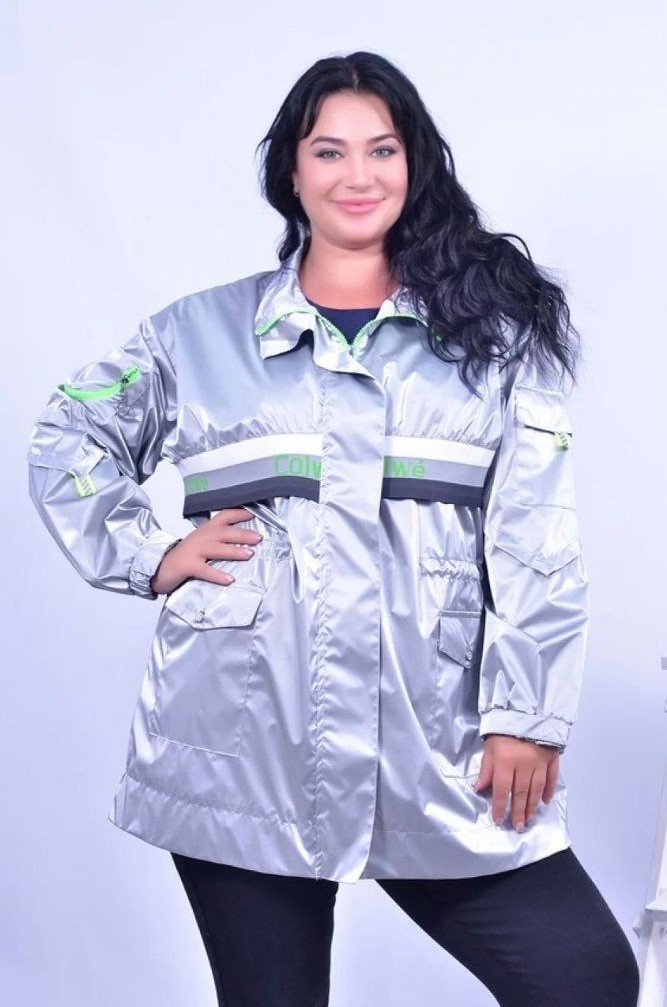 Стильна вітрівка з водовідштовхуючого матеріалу батал