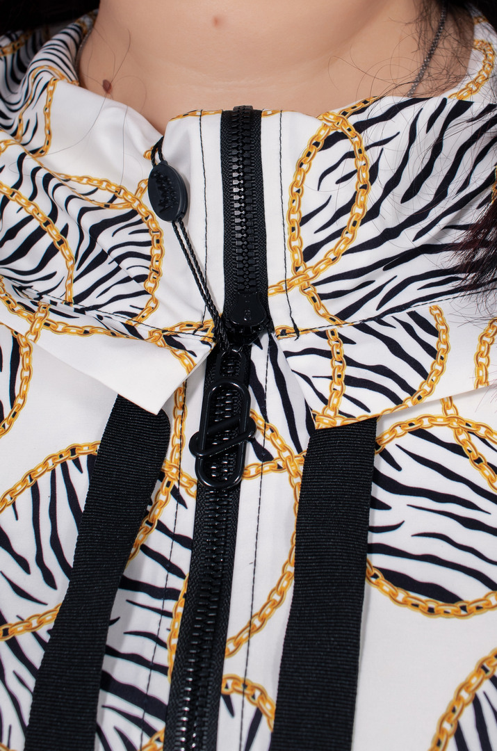 Вітрівка трапеція в принт великих розмірів