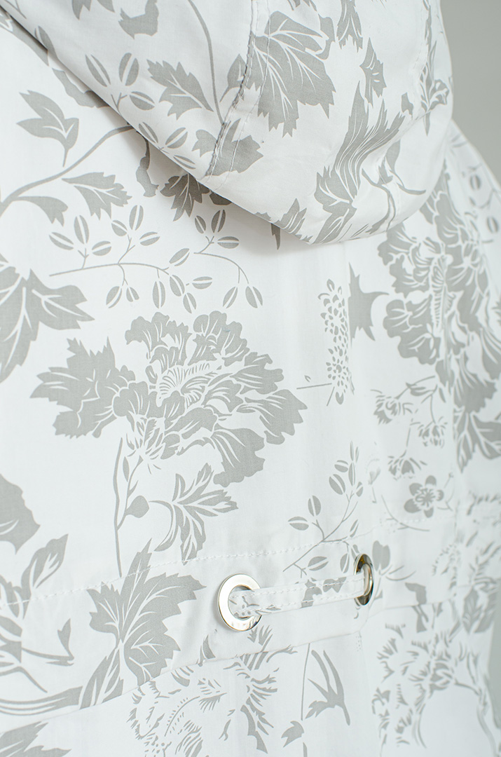 Вітрівка в принт великих розмірів