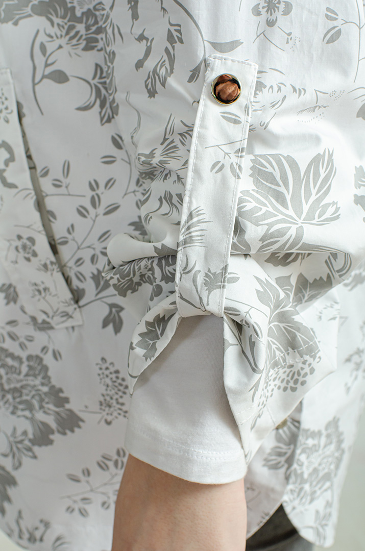 Вітрівка в принт великих розмірів