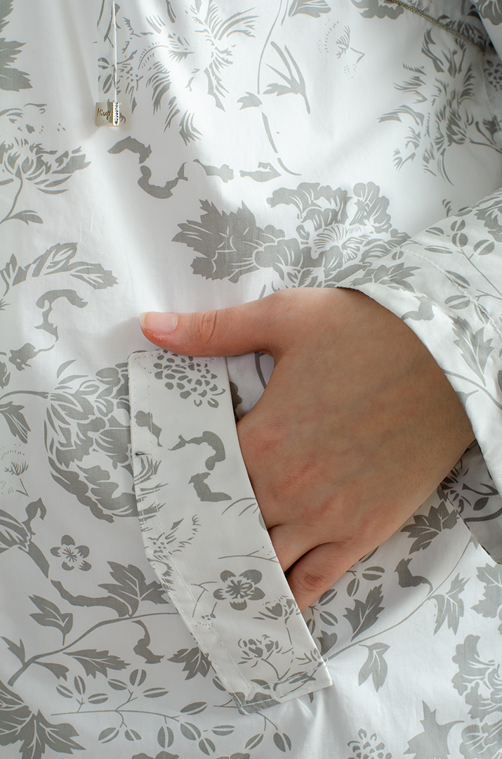 Вітрівка в принт великих розмірів