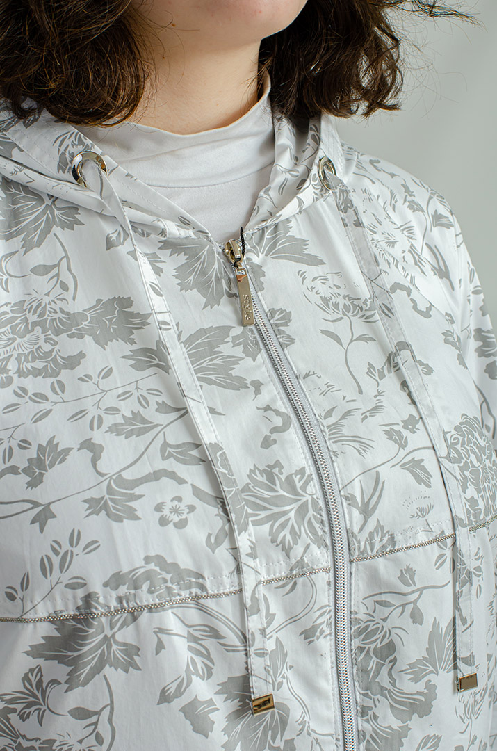 Вітрівка в принт великих розмірів