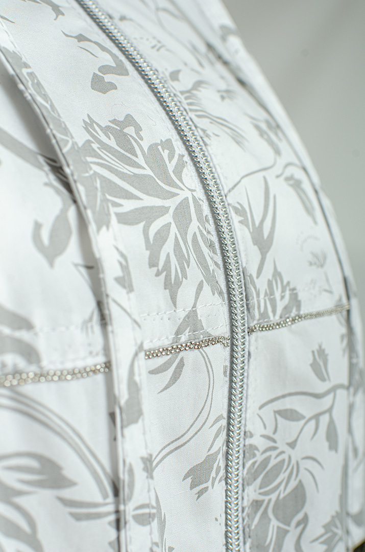 Вітрівка в принт великих розмірів