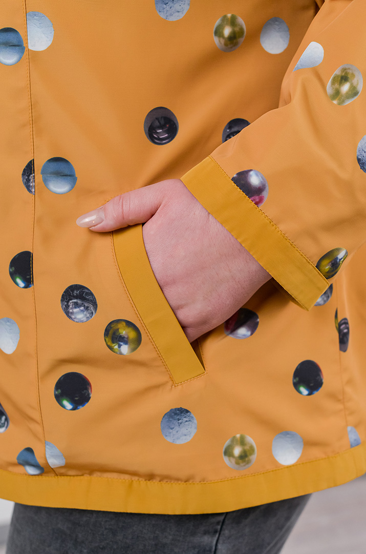 Вітрівка трапеція з вшитим капюшоном та кишенями великих розмірів