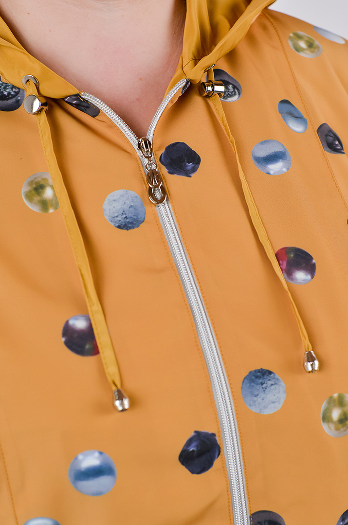 Вітрівка трапеція з вшитим капюшоном та кишенями великих розмірів