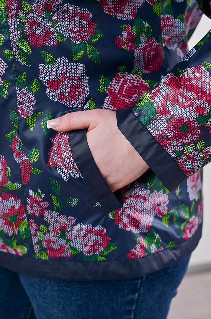 Вітрівка трапеція з вшитим капюшоном та кишенями великих розмірів