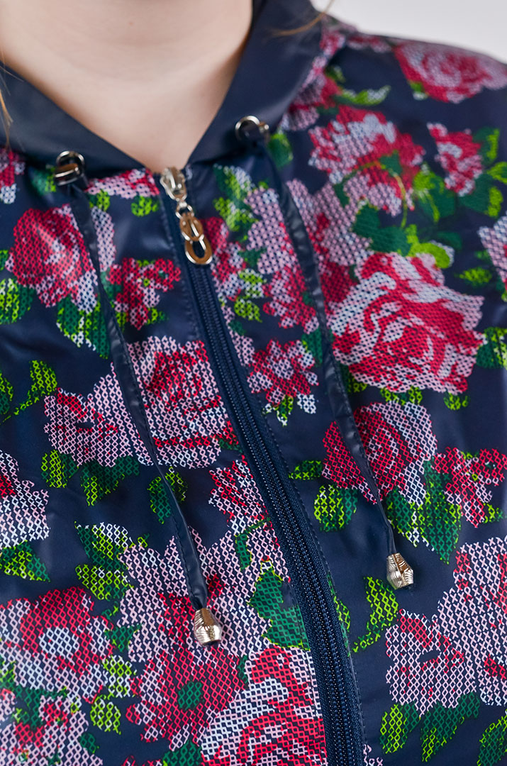 Вітрівка трапеція з вшитим капюшоном та кишенями великих розмірів