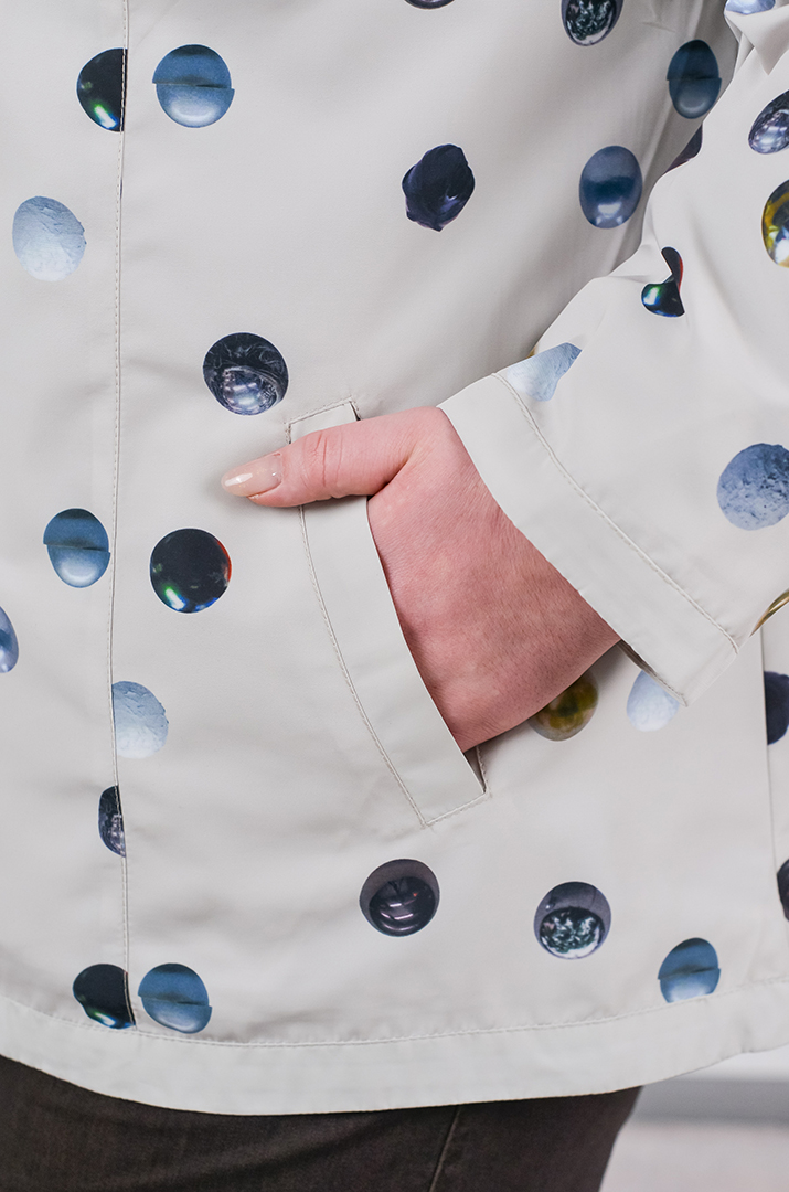 Вітрівка трапеція з вшитим капюшоном та кишенями великих розмірів